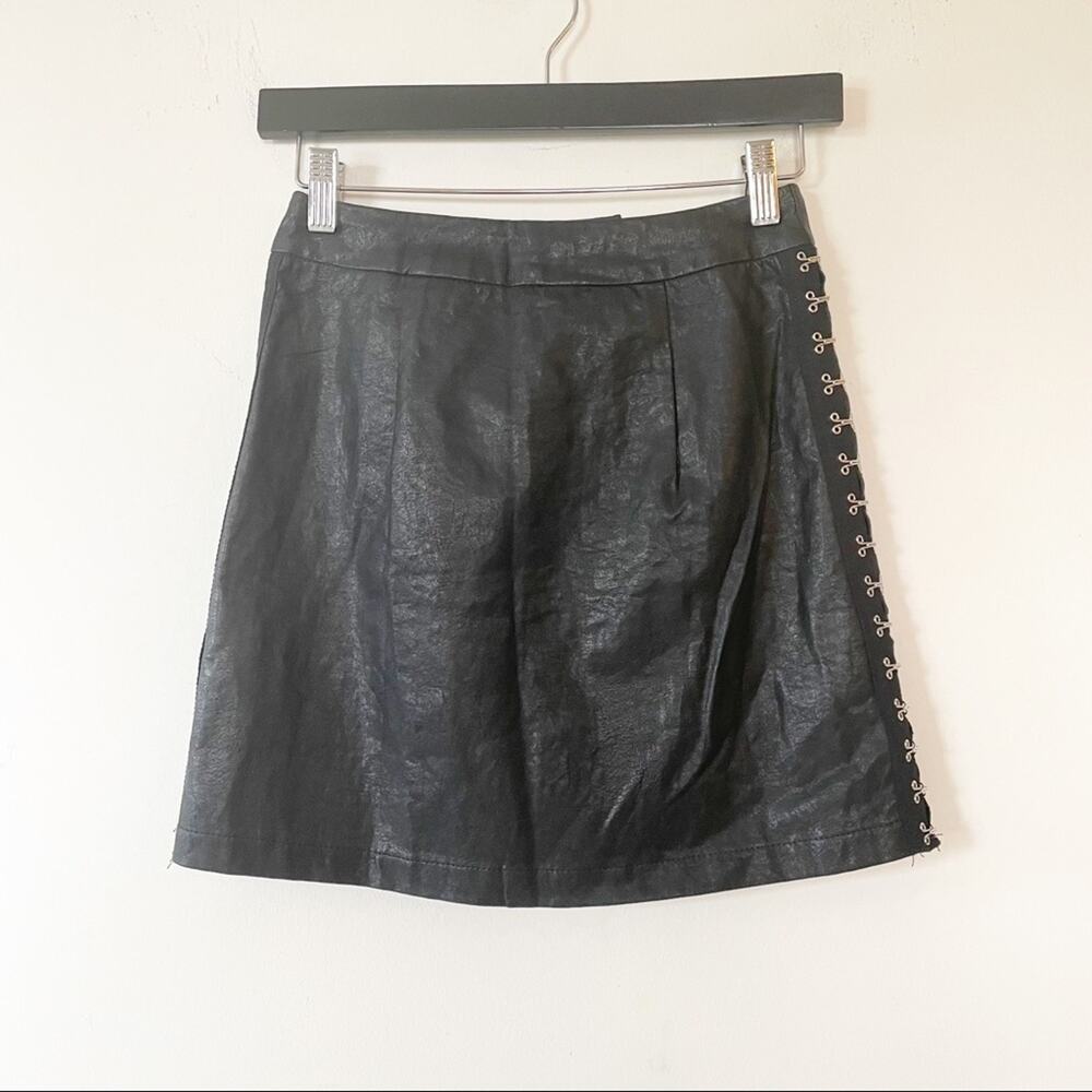NWT Seek The Label Black Faux Leather Mini Skirt XS - Picture 5 of 7